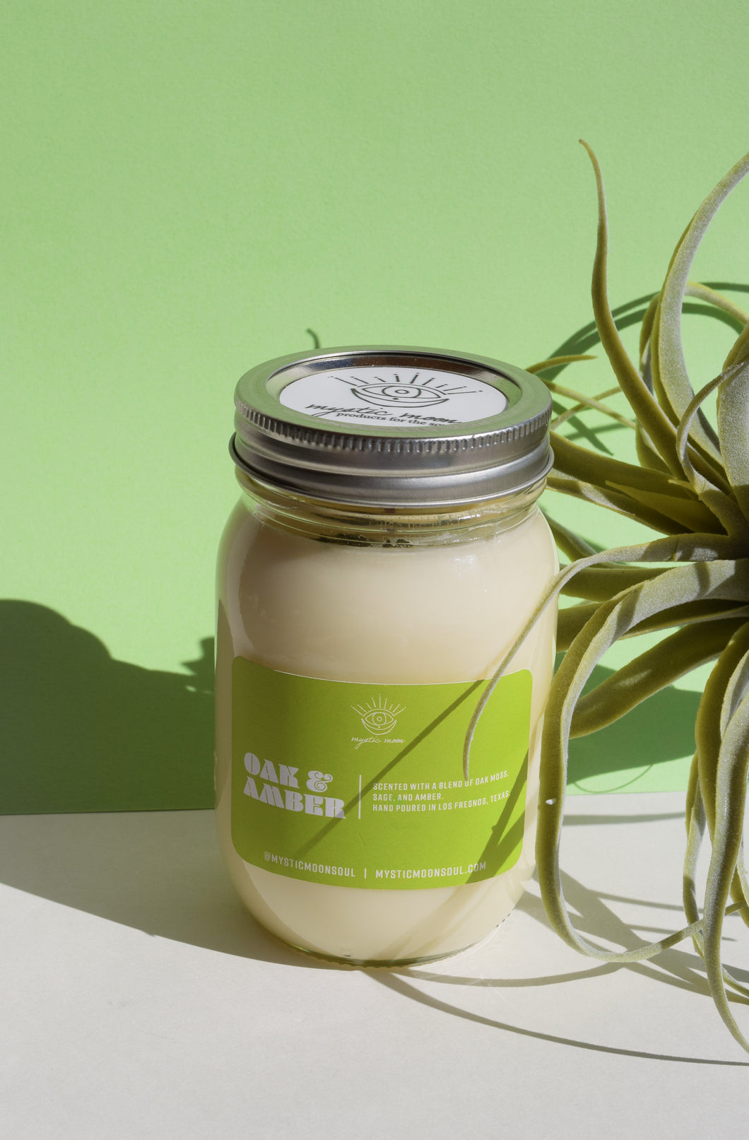 Oak and Amber Candle 16oz.